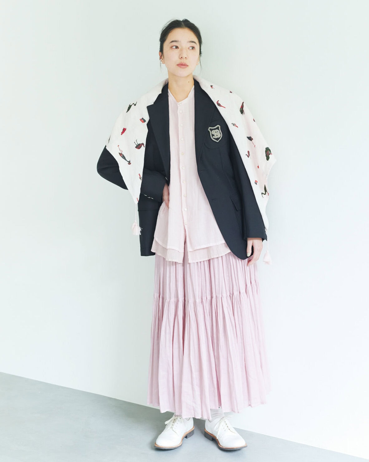 1点ブラックで引き締める可憐なプレッピースタイル