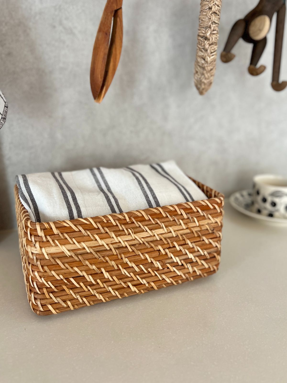 無印良品の重なるラタン長方形ボックスをクロス入れとして活用