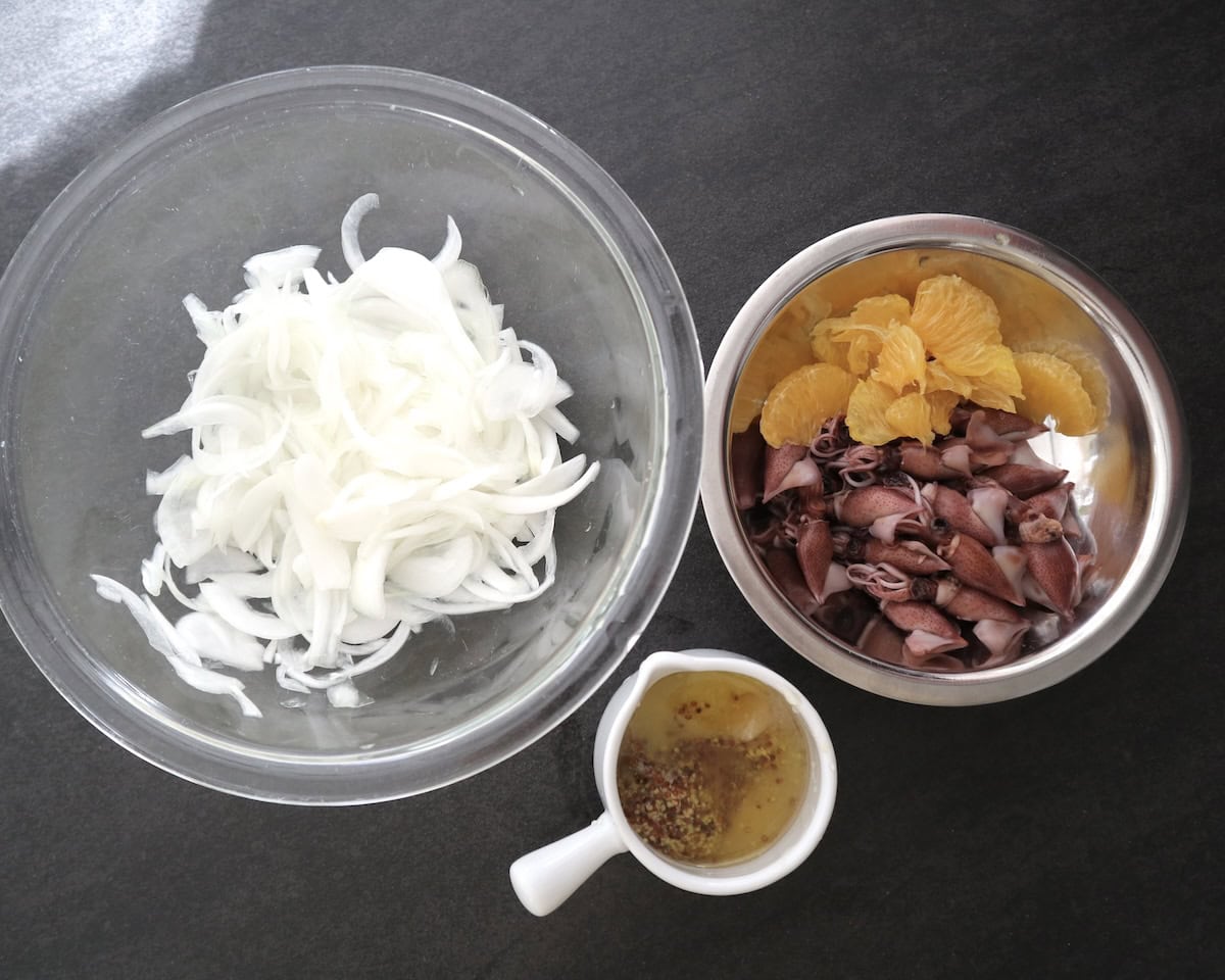 新玉ねぎとホタルイカと八朔のマリネの材料