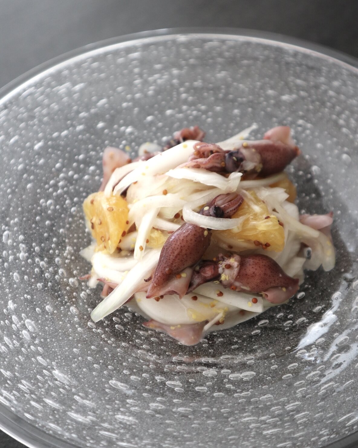 新玉ねぎとホタルイカと八朔のマリネ