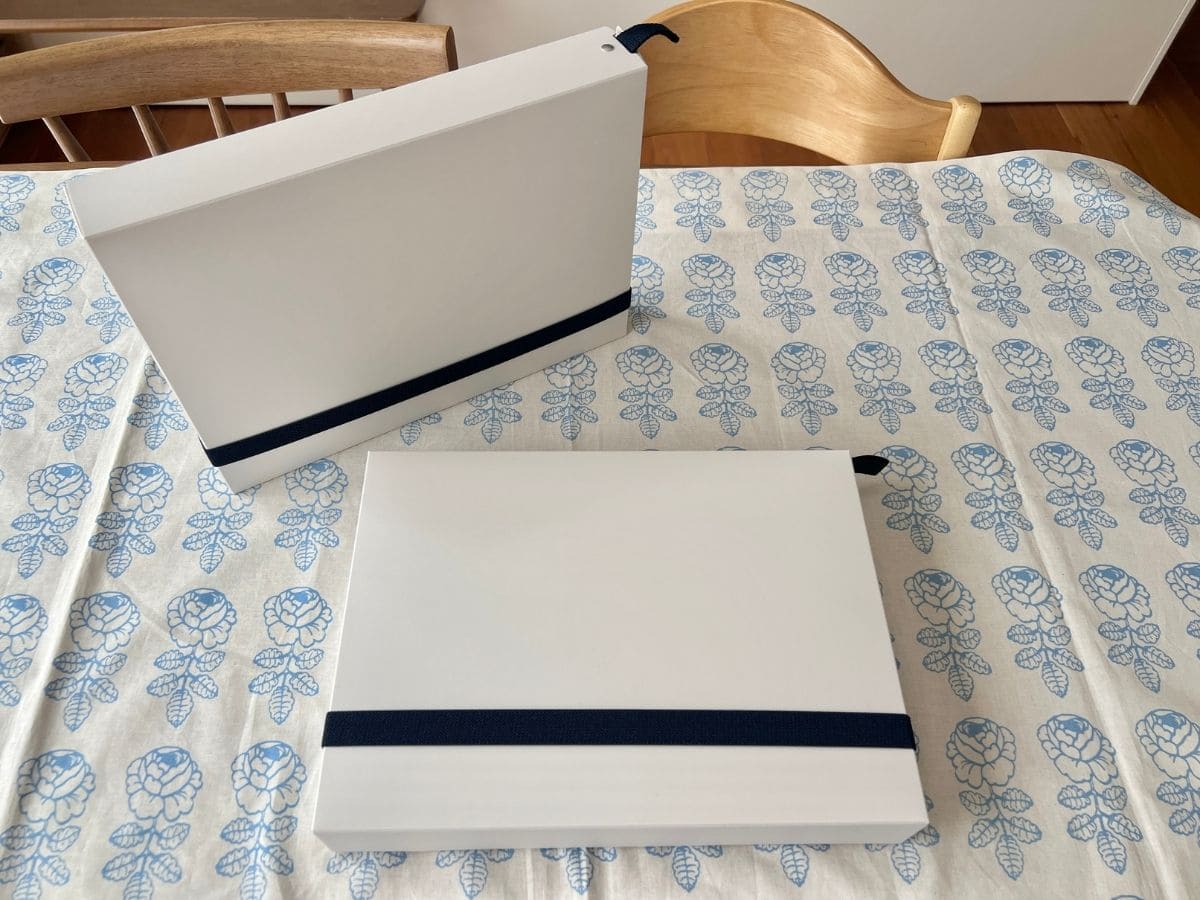 シンプルな見た目で丈夫なサクラクレパスの作品思い出ボックス