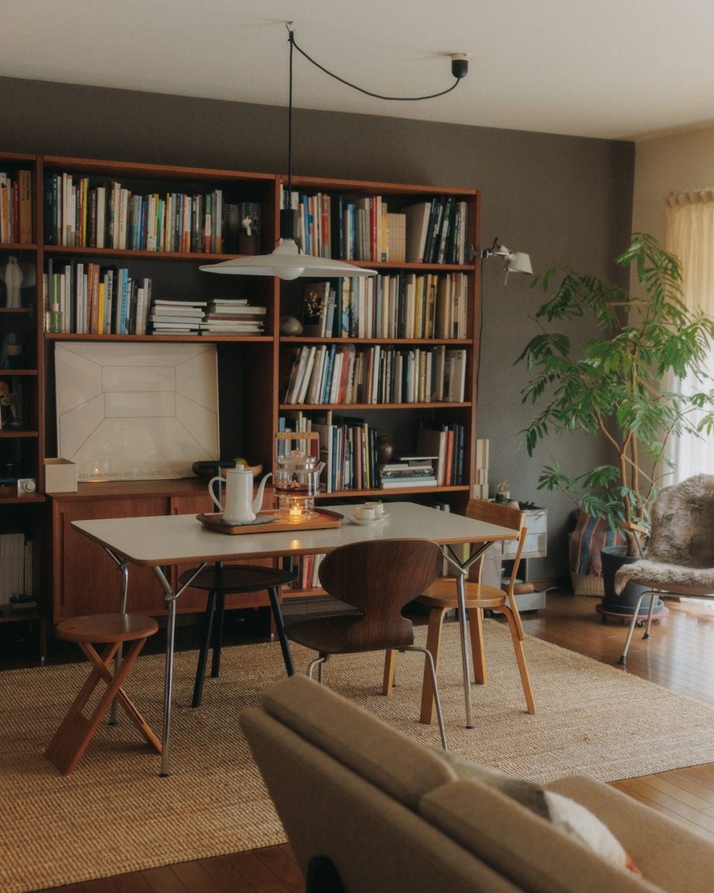 「好き」を見せる収納術。インテリアスタイリストが実践する、空間を生かしたアイデア:素敵なおうち訪問・岩佐知布由さん宅 後編