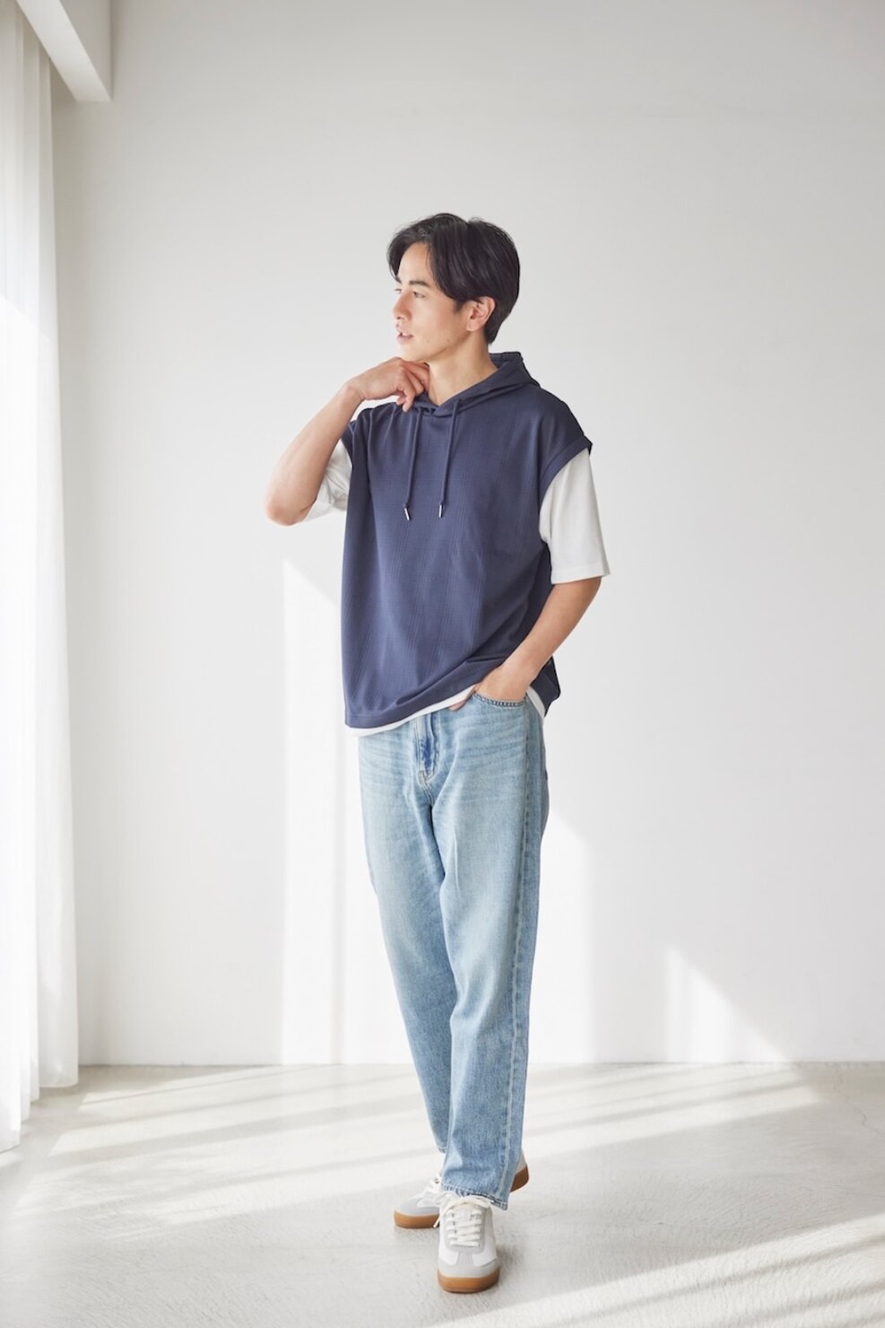 しまむら シーズンリーズンのメンズ服。フェイクレイヤードTシャツパーカ¥1,419は夫婦でシェアして着るものおすすめ