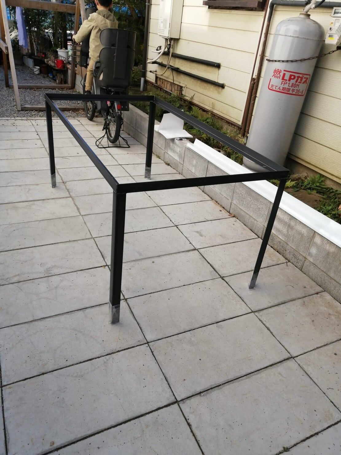 ハーフメイドテーブル用にtoolboxで注文した鉄脚