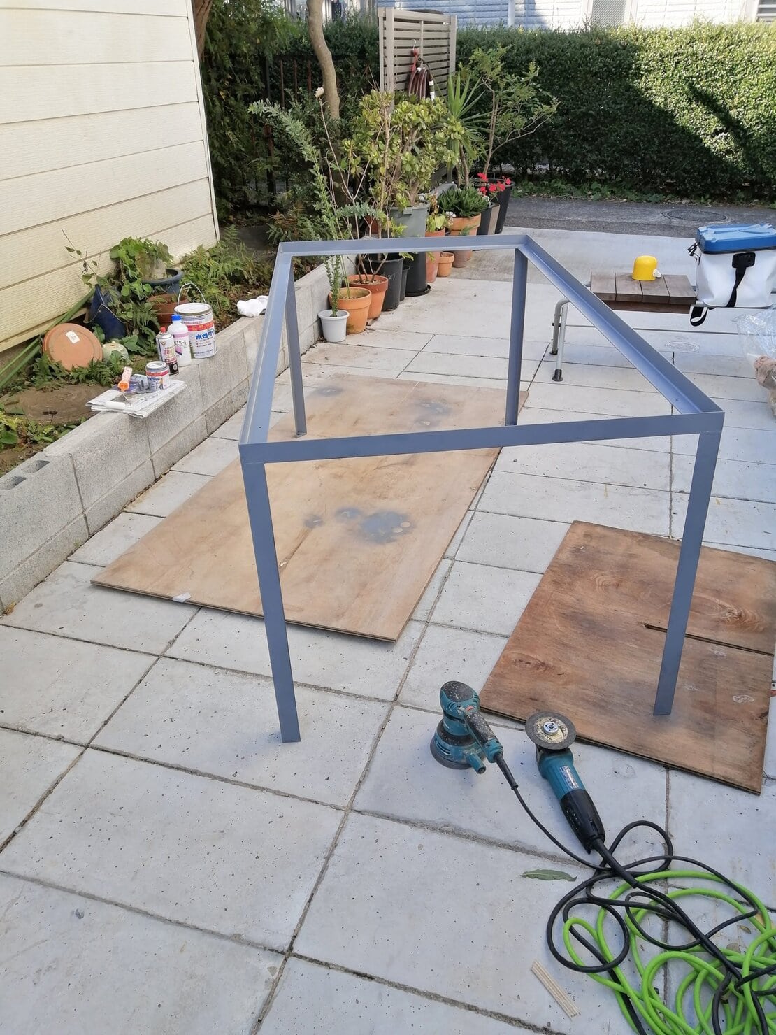 ハーフメイドテーブル さび止め中