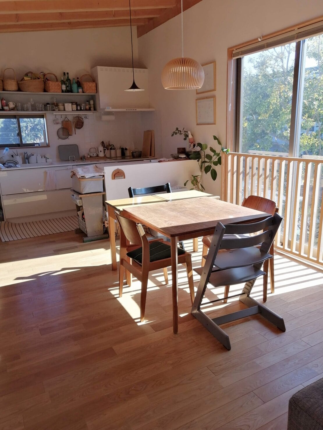 ハーフメイドテーブルを作る前に使っていた天童木工の仮テーブル