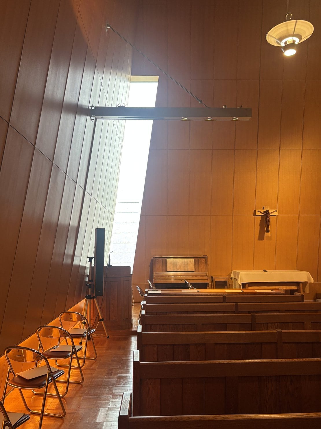 神戸国際大学チャペルの空間