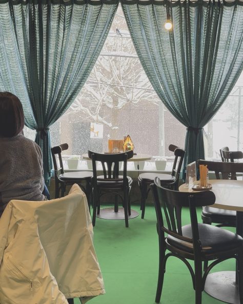 【私の偏愛青森旅】レトロな空間で味わう「喫茶マロン」の定番モーニングと、感性を揺さぶる美術館巡り