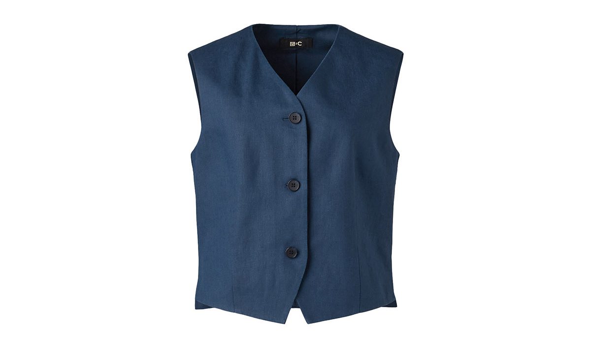 UNIQLO : C プレミアムリネンコレクションのおすすめプレミアムリネンベスト¥4,990ネイビー。デニムっぽさもありフレンチルックに着こなせそう