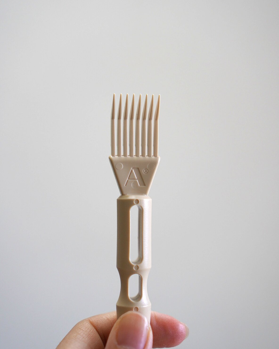 毛玉取りブラシのお手入れ用のブラシクリーナー