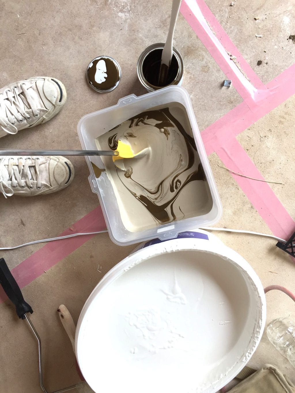 【わが家の「ペンキ塗り」DIY実例】 壁や額、小物など…ペンキは自由自在なインテリアの味方。好きな色やテイストを気軽に楽しむ