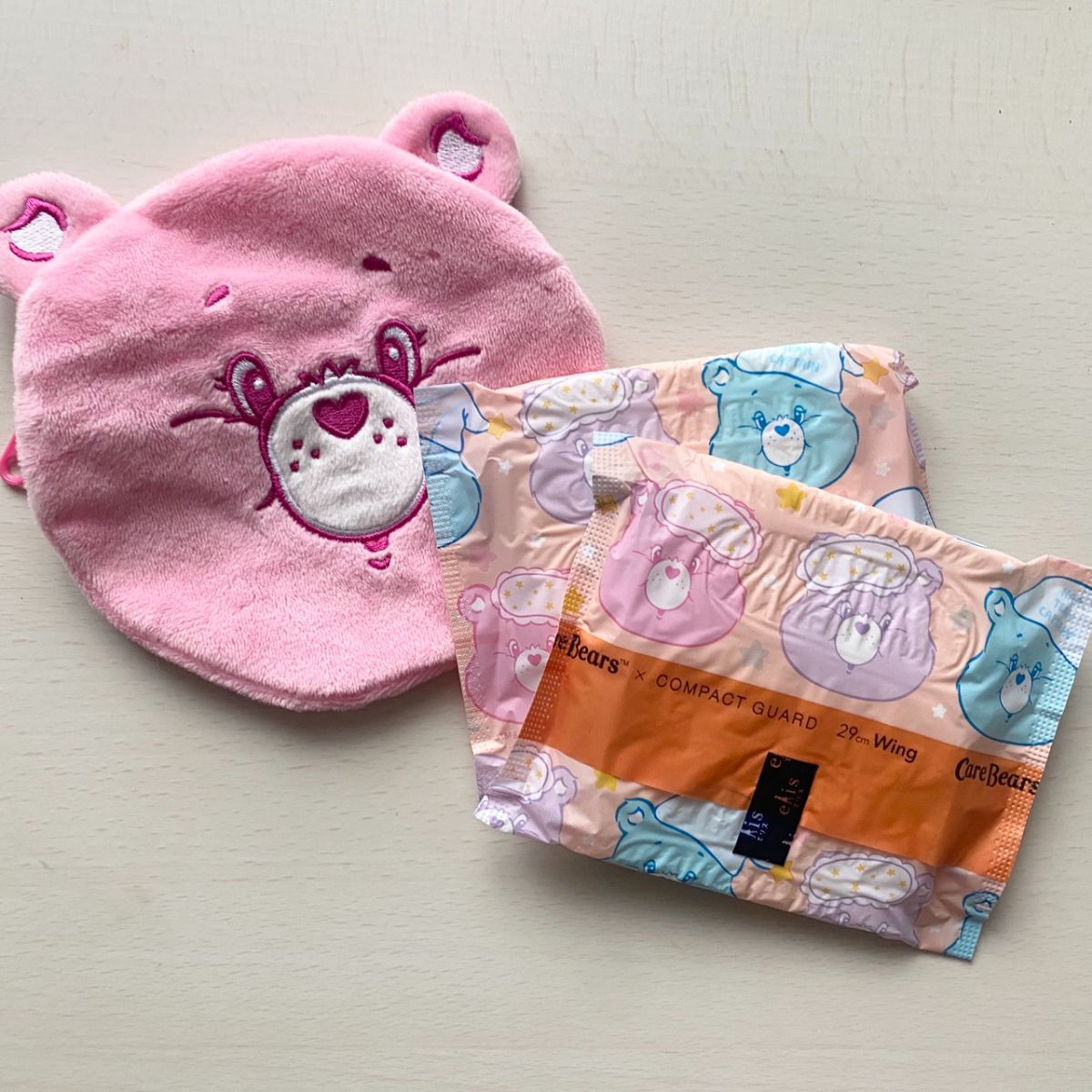 生理中に気分を上げてくれるケアベア柄のナプキンとセットで使っているポーチ