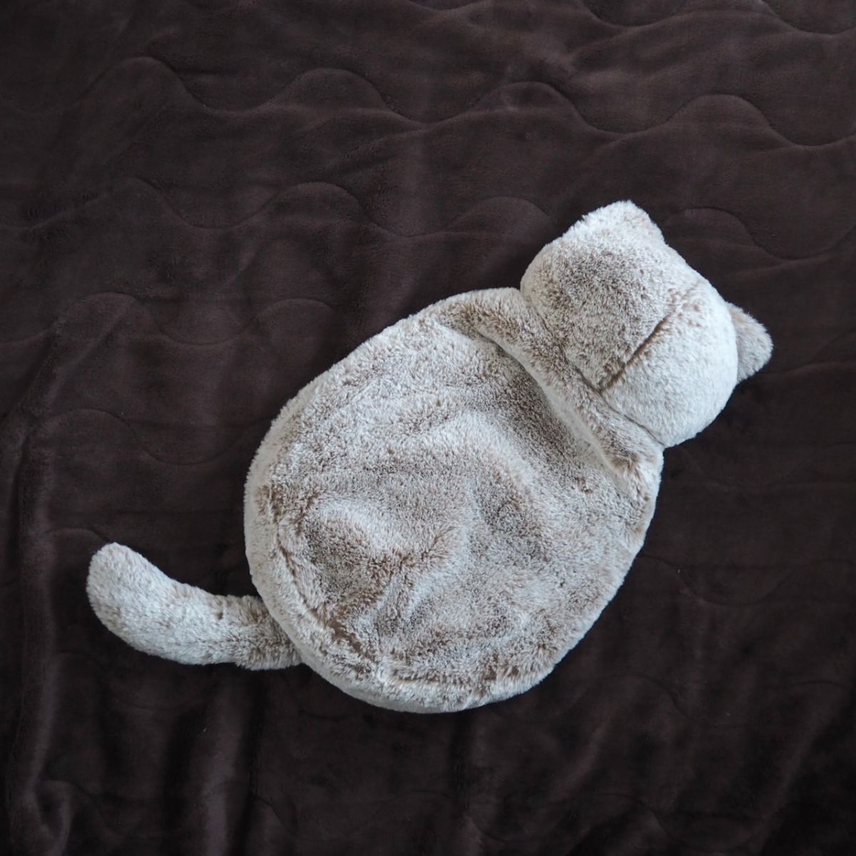 生理中の冷え対策に愛用している充電式の猫の湯たんぽ