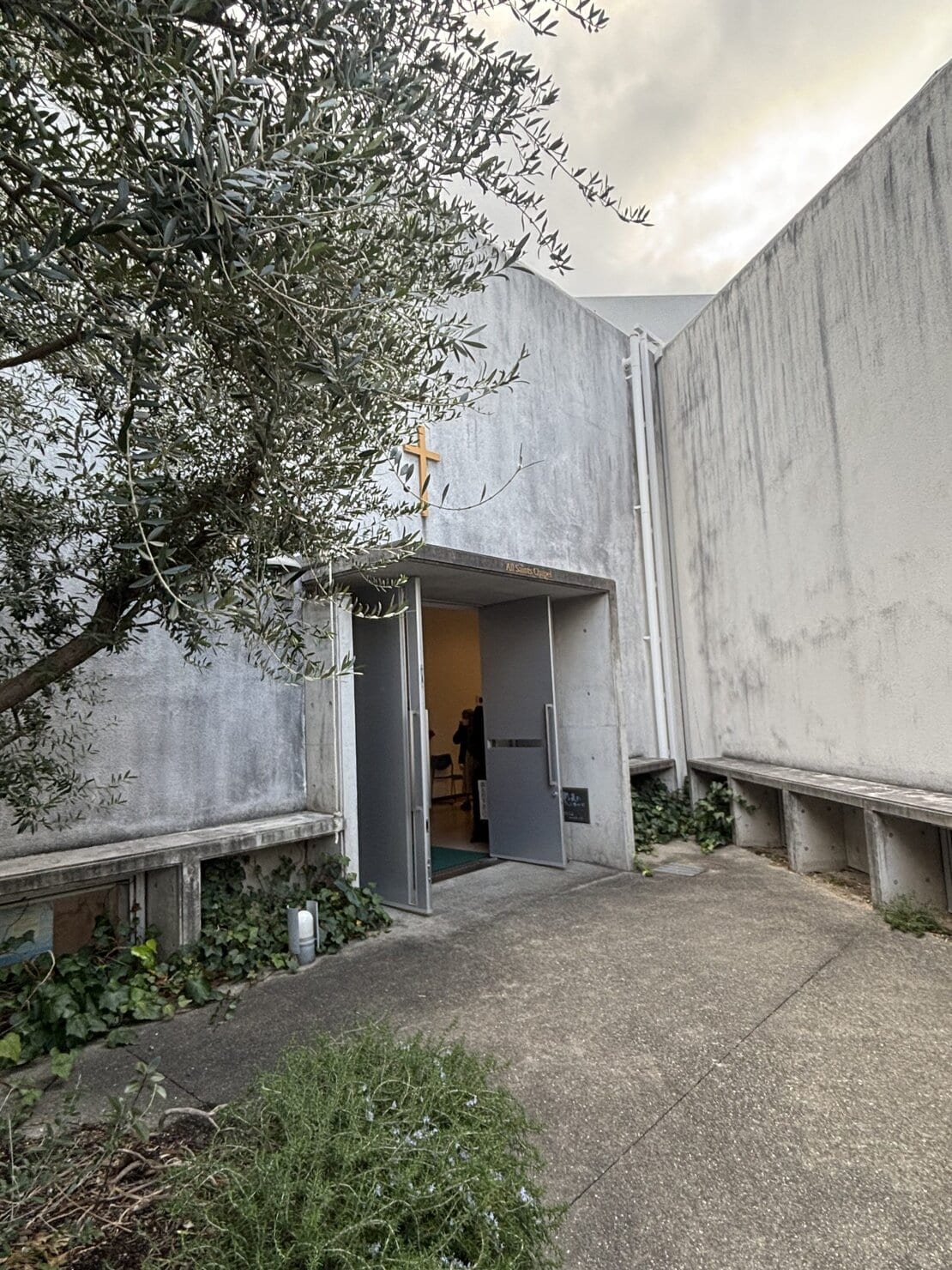 神戸国際大学チャペル入り口