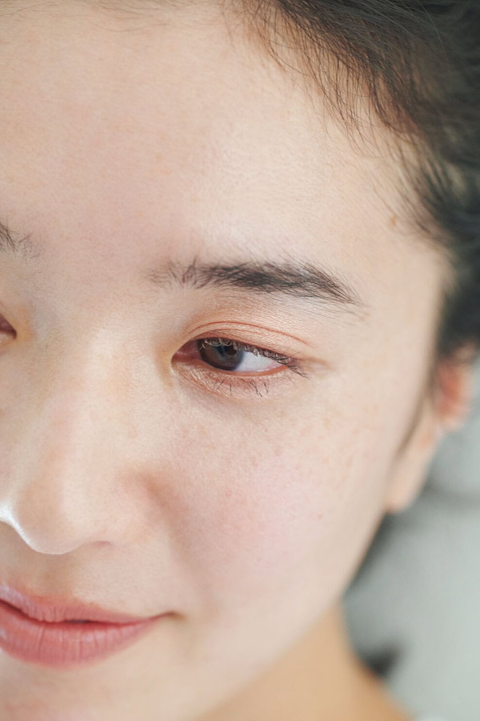 なじみ系でさらりと仕上げるほのかに色づくピンクメイク