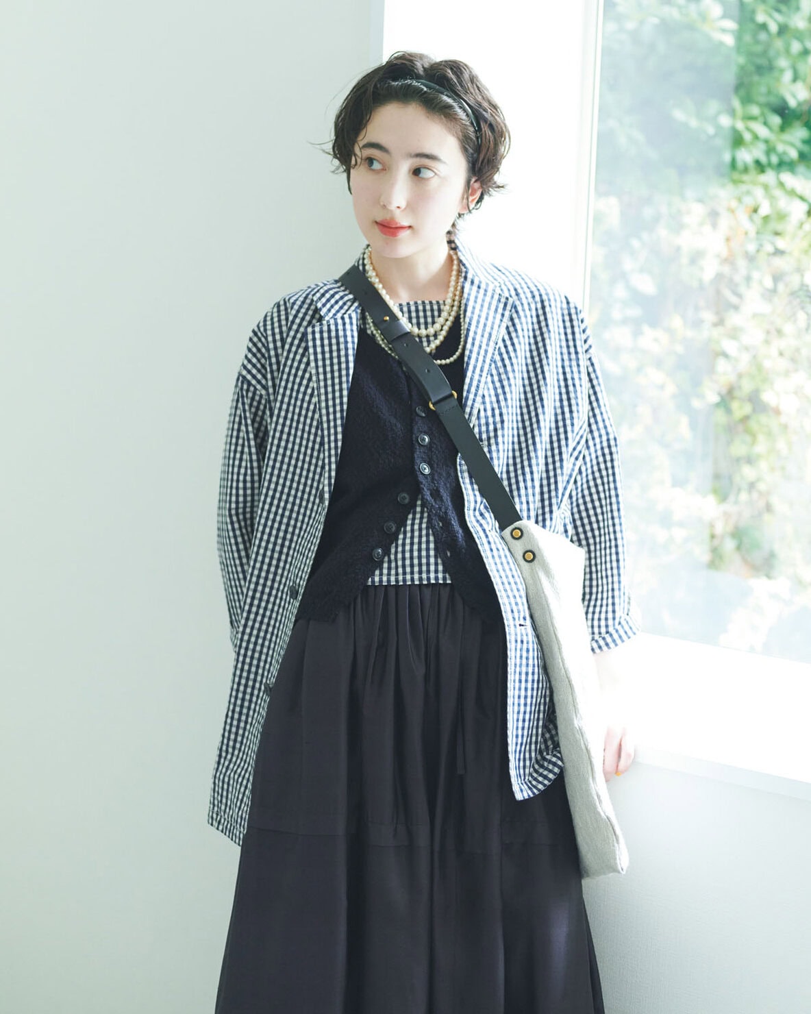 大好きなギンガムチェックはモノトーンコーデでシックに着こなし