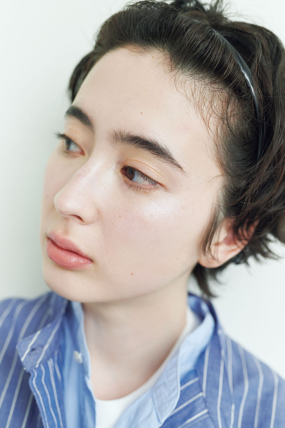 ツヤ感でブルーコーデをフレッシュに!