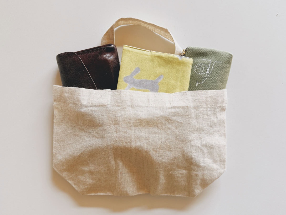 文庫本をカバンにいれておくことで電車移動中も読書ができる