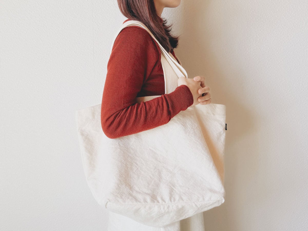 図書館に向かうときに借りた本をたくさんいれるための大きなバッグ