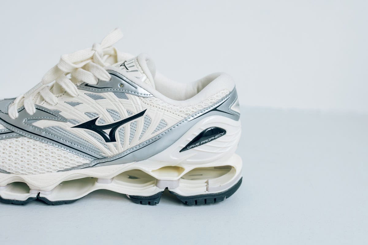 ミズノ WAVE PROPHECY LS