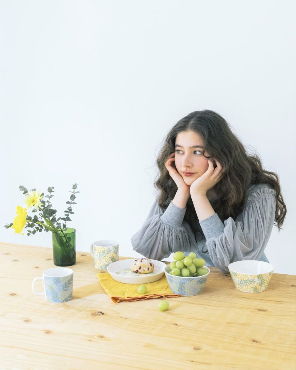 ミモザ柄を楽しむkippisの食器