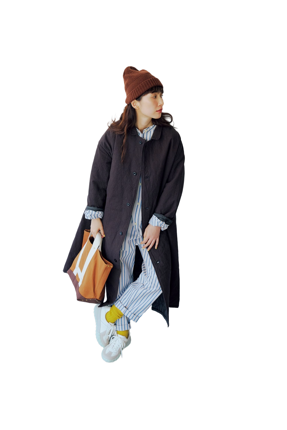 ストライプのつなぎで縦ラインを強調してアウターの着ぶくれ防止