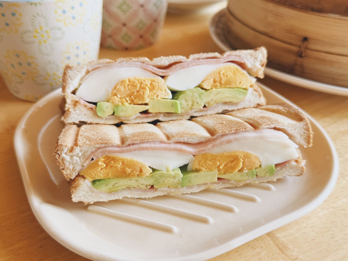 たまごアボカドホットサンド