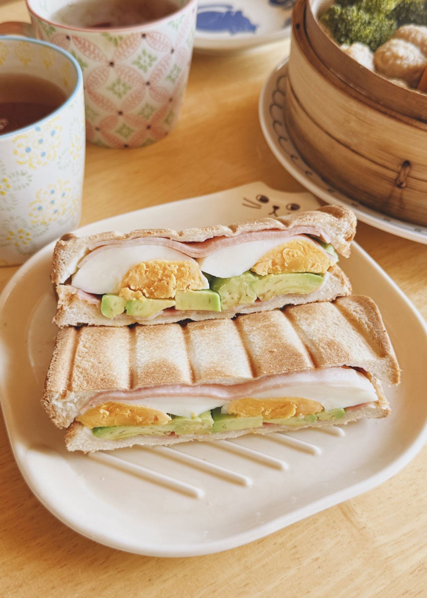 「今日は何をサンドしよう?」心もお腹も満たす、簡単でおいしいホットサンドがわが家のブームです。
