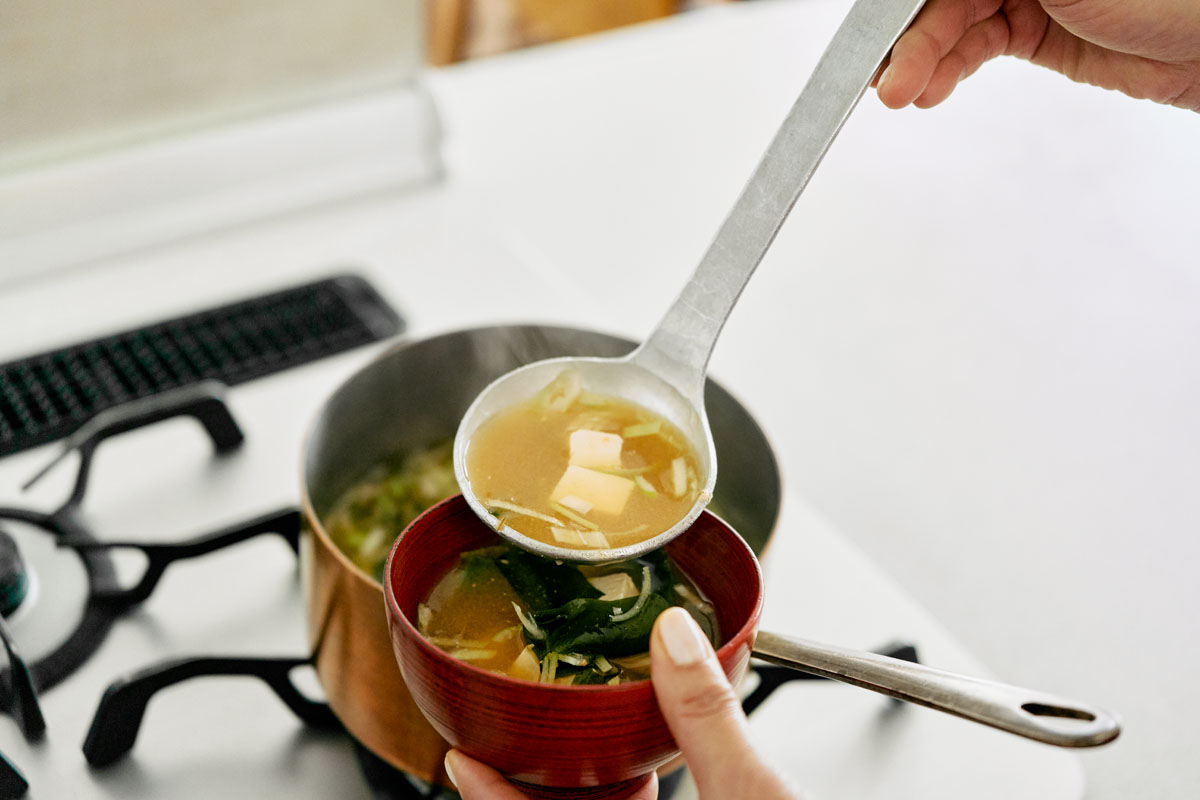 汁物をすくいやすい、有次 「アルミ お玉 浅型」