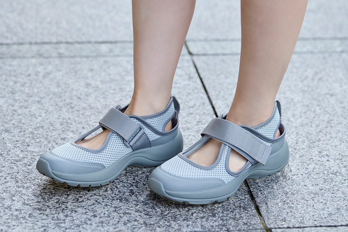 「無印良品」メッシュ ワンベルトスニーカーサンダル ライトグレー ¥4,990