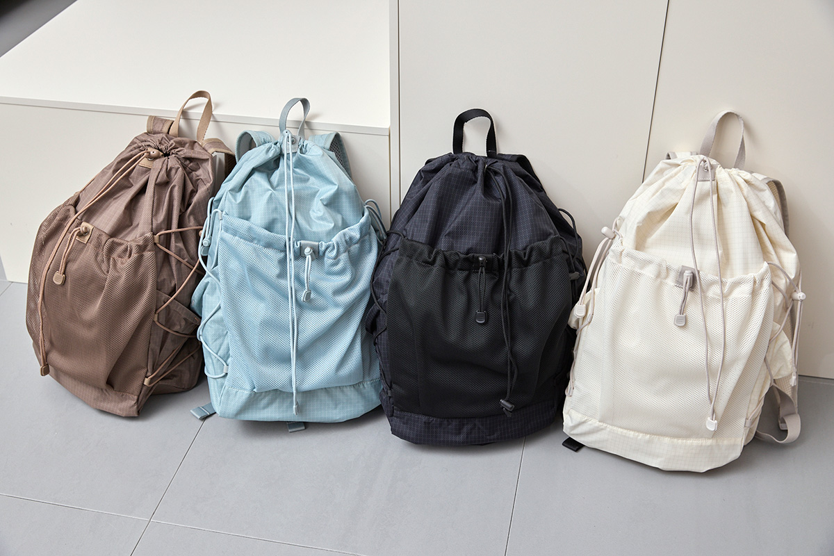 無印良品の〈撥水 リップストップ リュックサック〉のカラーバリエーション