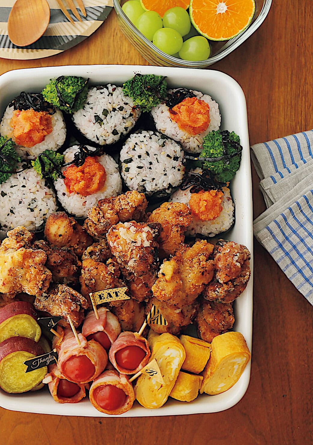 カラフルおかずのお花見弁当