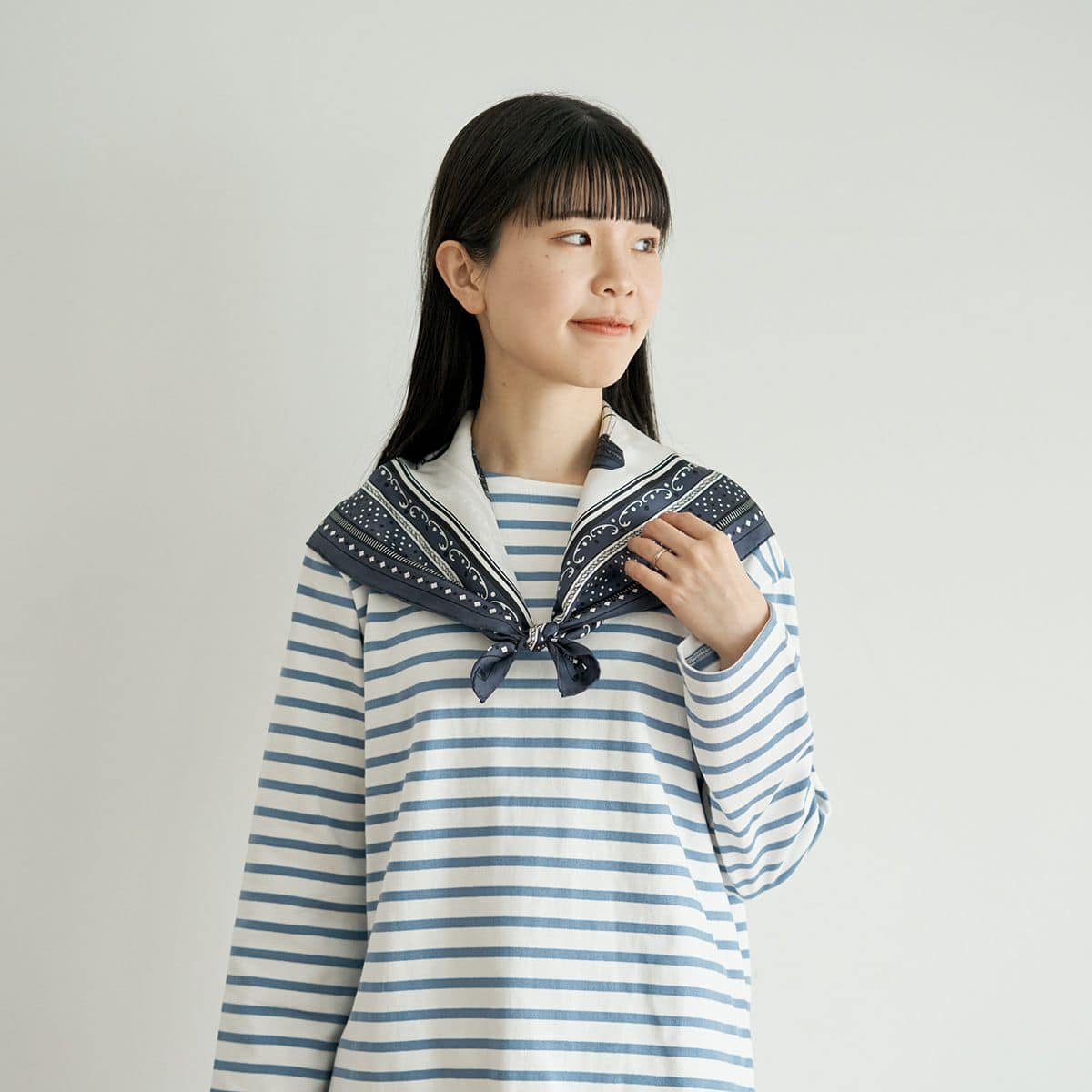 リボンの形を整えると、夏にピッタリなセーラー巻きが完成