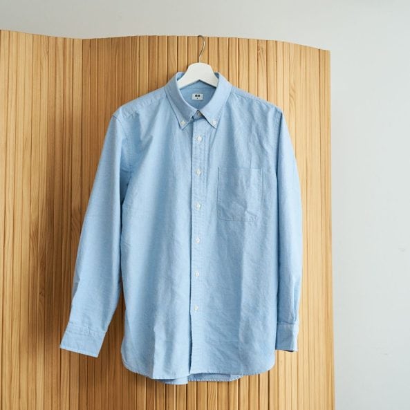 ユニクロのオックスフォードシャツ(ブルー)