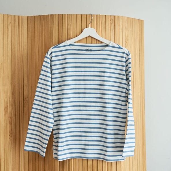 無印良品の太番手ボートネック長袖Tシャツ(スモーキーブルーボーダー)
