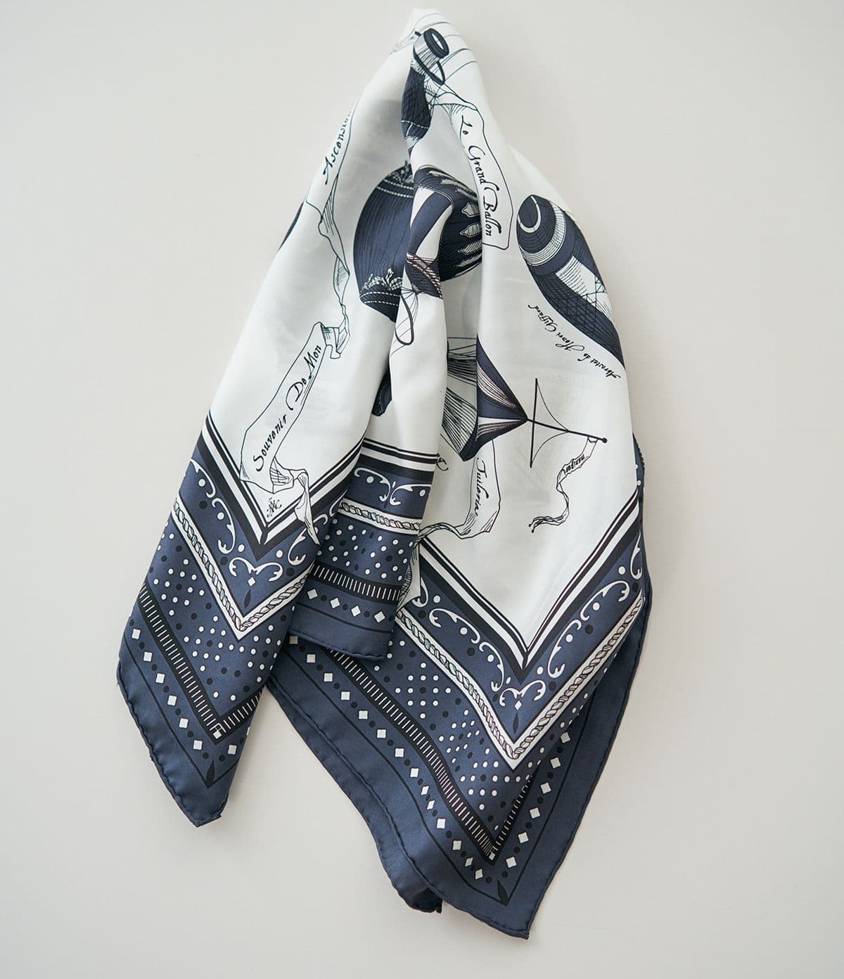 マニプリの<シルクスカーフ65>バルーンバンダナ