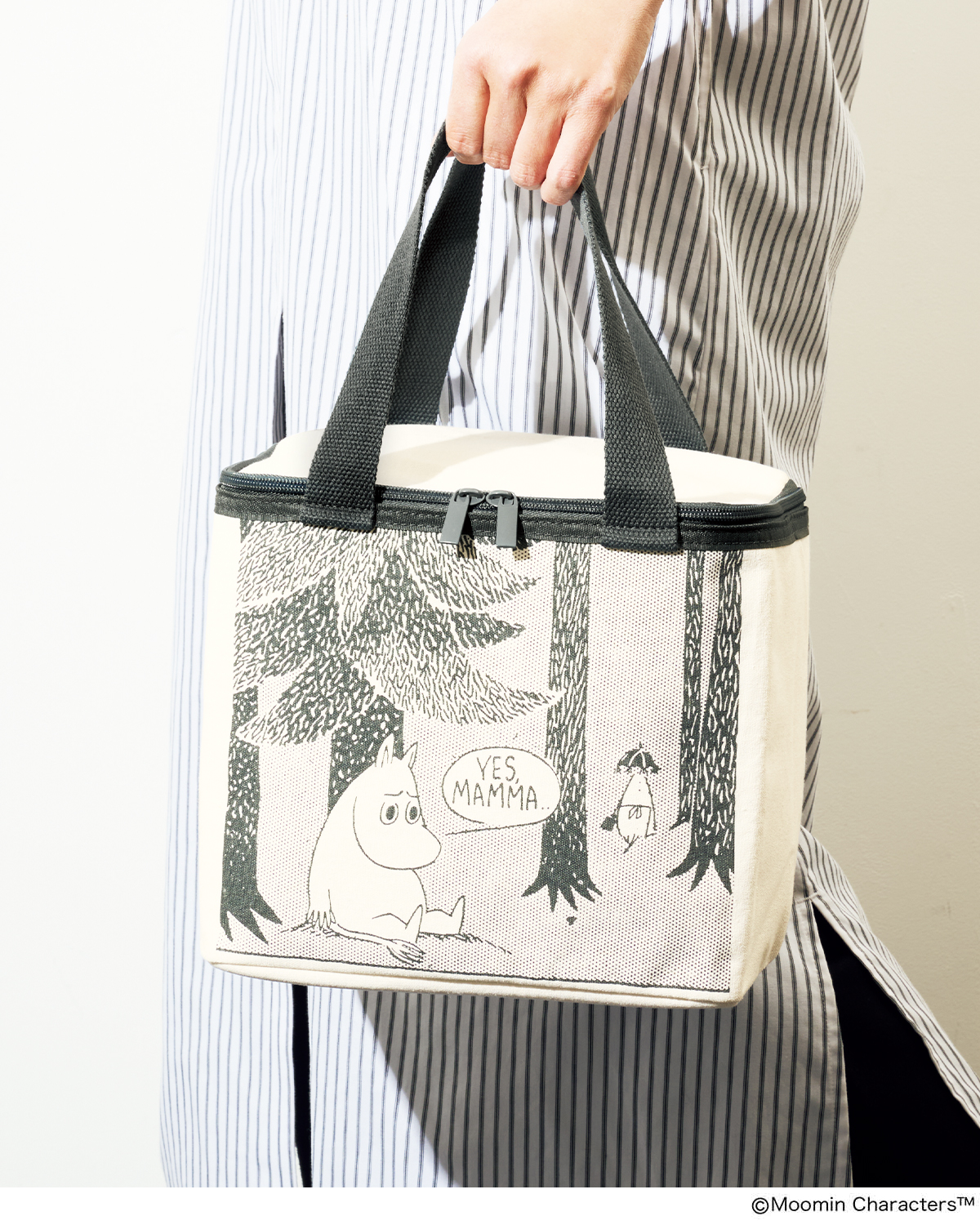 リンネル2026年7月号付録「ムーミン」スクエア型でたっぷり入る!お出かけ保冷バッグは、ムーミンのプリントがおしゃれ