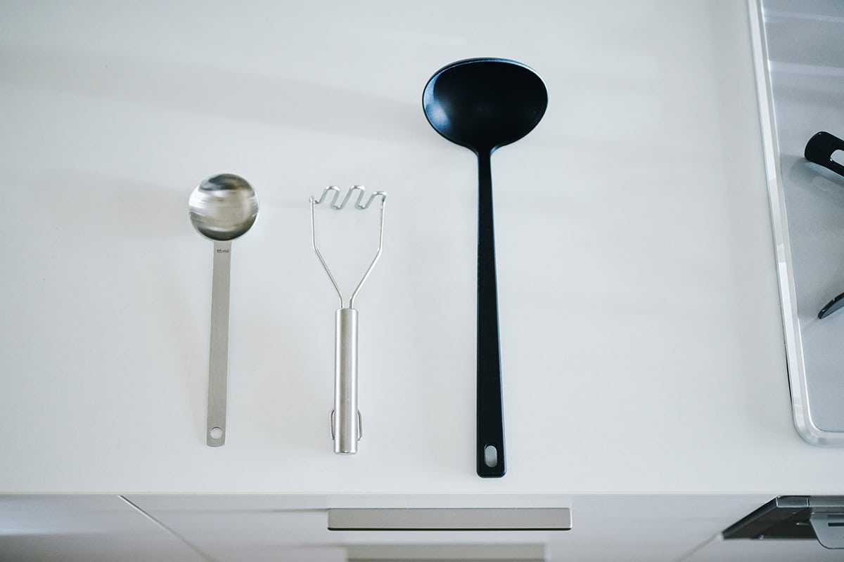 無印良品のキッチン愛用品:柄の長い計量スプーン・大、ステンレスマッシャー、シリコーン レードル・大