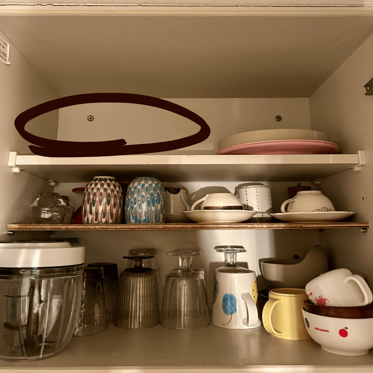 益子陶器市に行く前にチェックした自宅の食器棚の空いたスペース