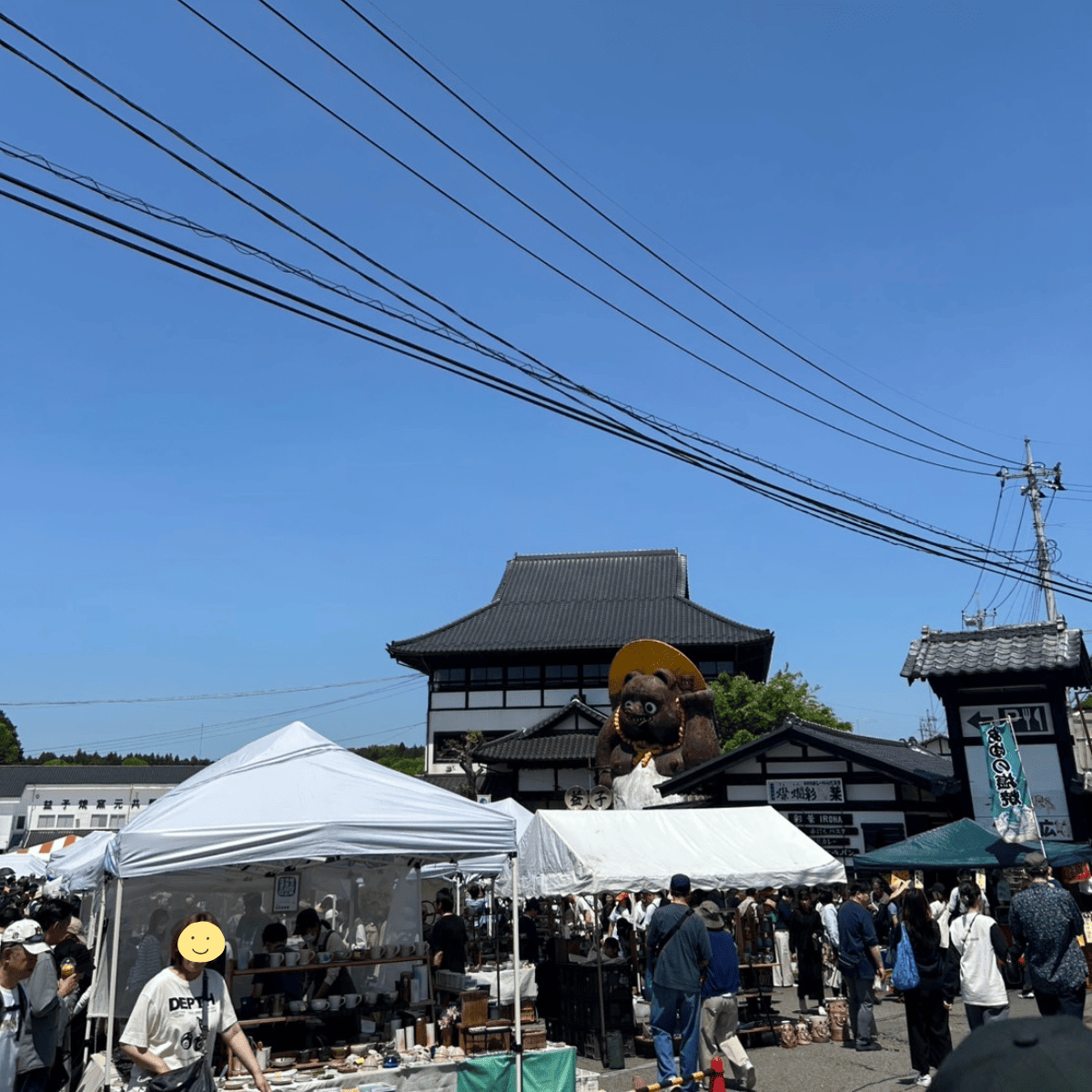 益子陶器市会場のテントが並ぶ様子