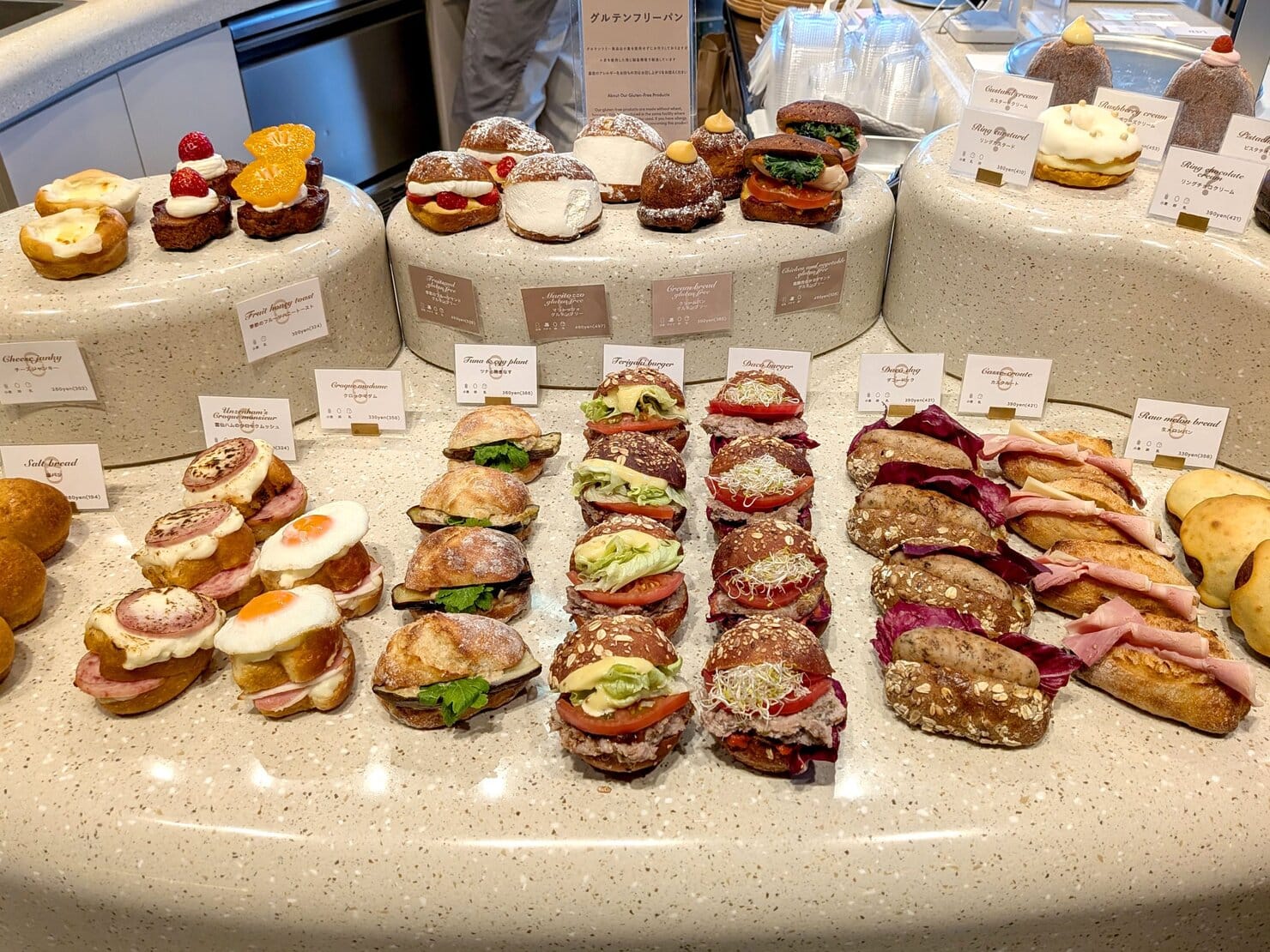 I'm donut ?アイムドーナツ dacōダコー 自由が丘店の2階