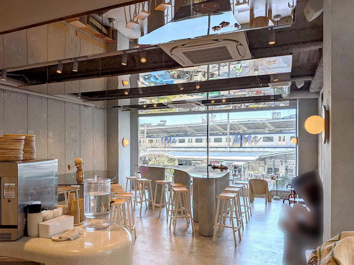 I'm donut ?自由が丘店の2階イートインスペース