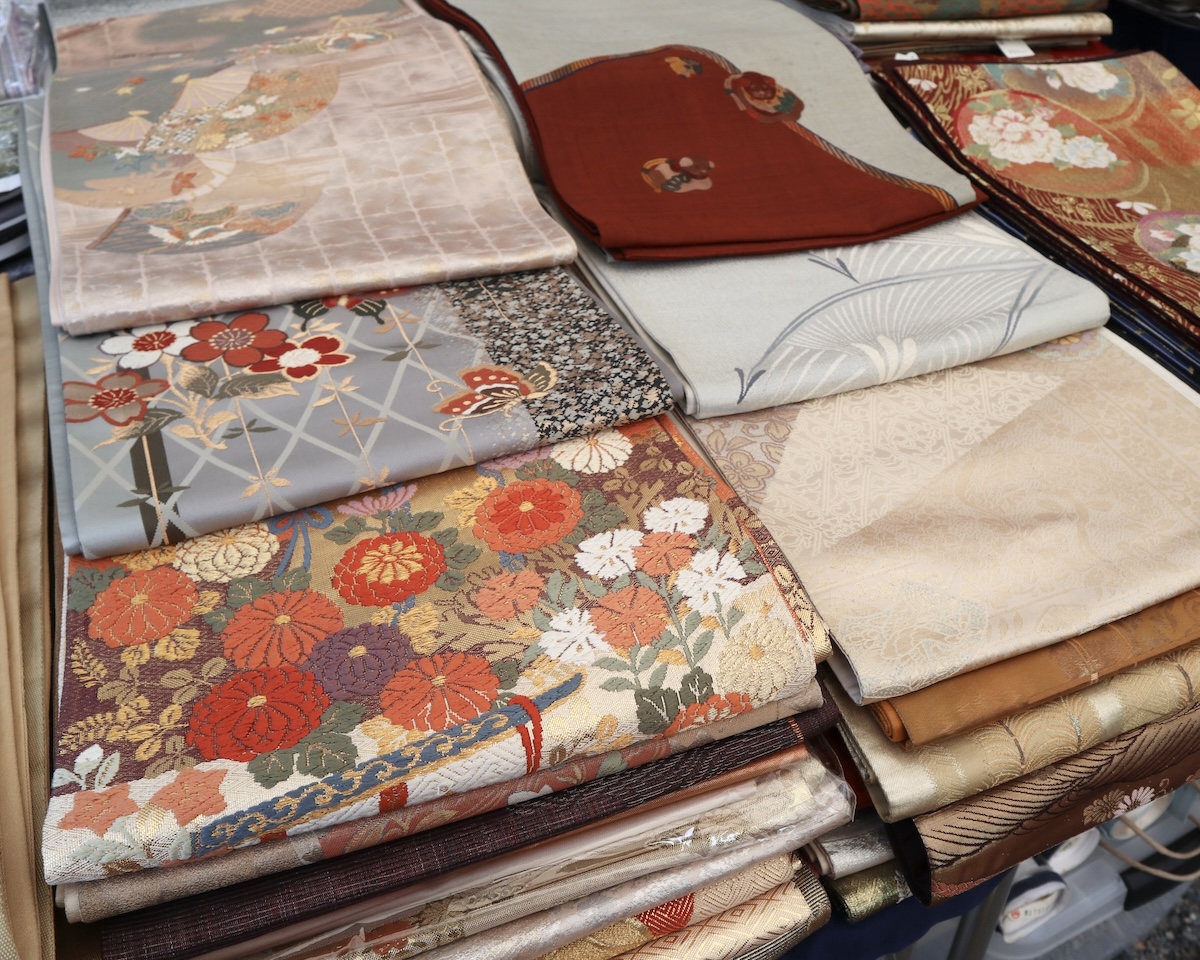 京都・東寺の弘法市で見つけたきものや・和の帯