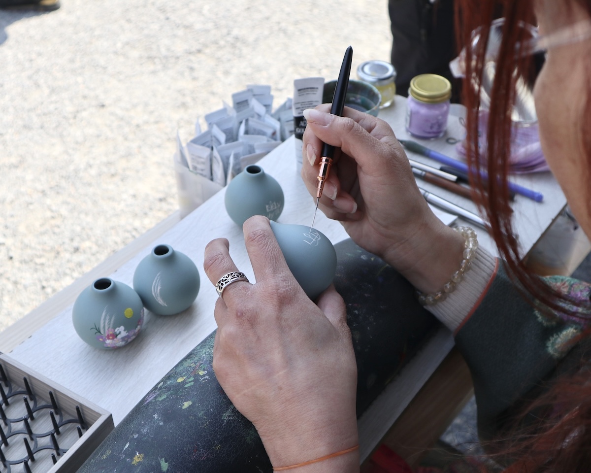 京都・東寺の弘法市で見つけたLily ULUの一輪挿し、制作風景