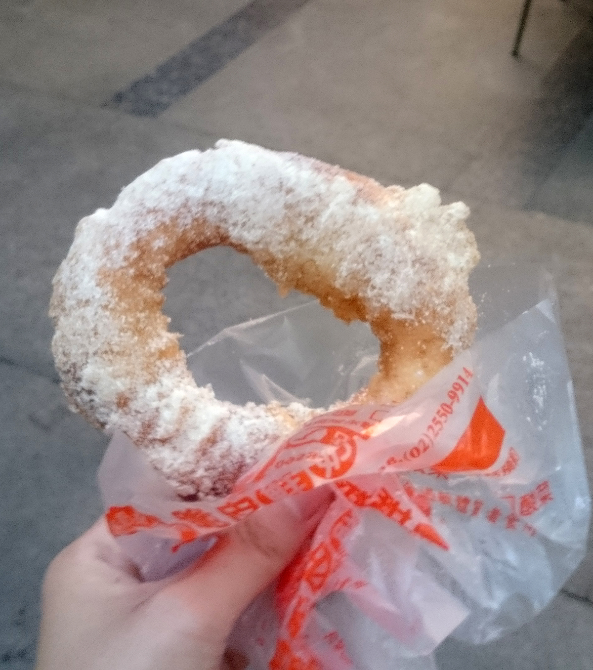 台湾ドーナツとして日本に広まった、台北のドーナツ店「脆皮鮮奶甜甜圈」のドーナツ。