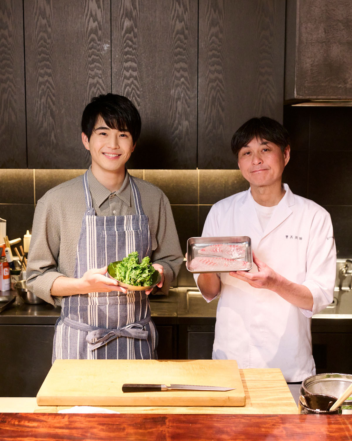 俳優中沢元紀くんが、料理人笠原将弘さんに鯛のちらし寿司レシピを教わります