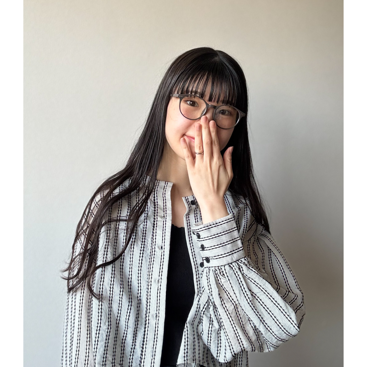 リンネル7月号増刊付録の調光サングラスを合わせたウェーブ×ダウンヘアースタイル