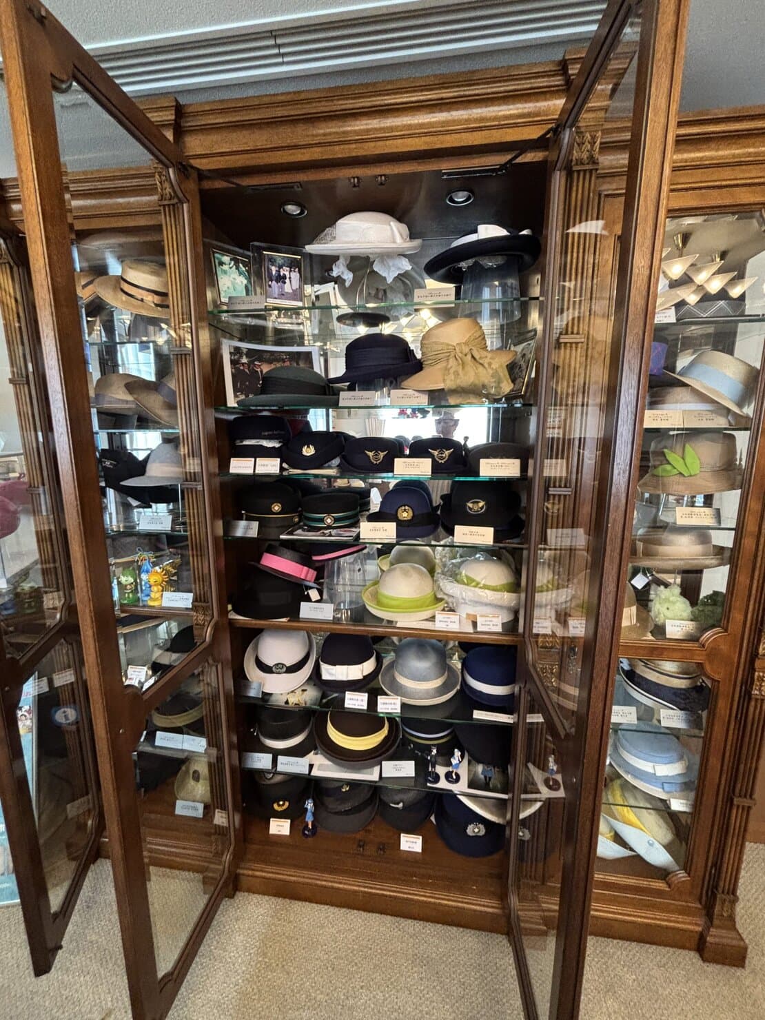 神戸の老舗帽子ブランド「マキシン」さまざまな帽子がたくさん!