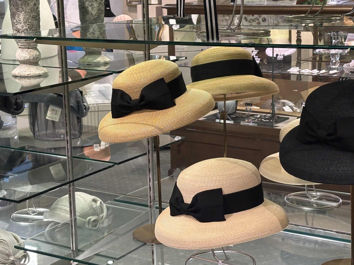 神戸の老舗帽子ブランド「マキシン」カサブランカという名前の帽子