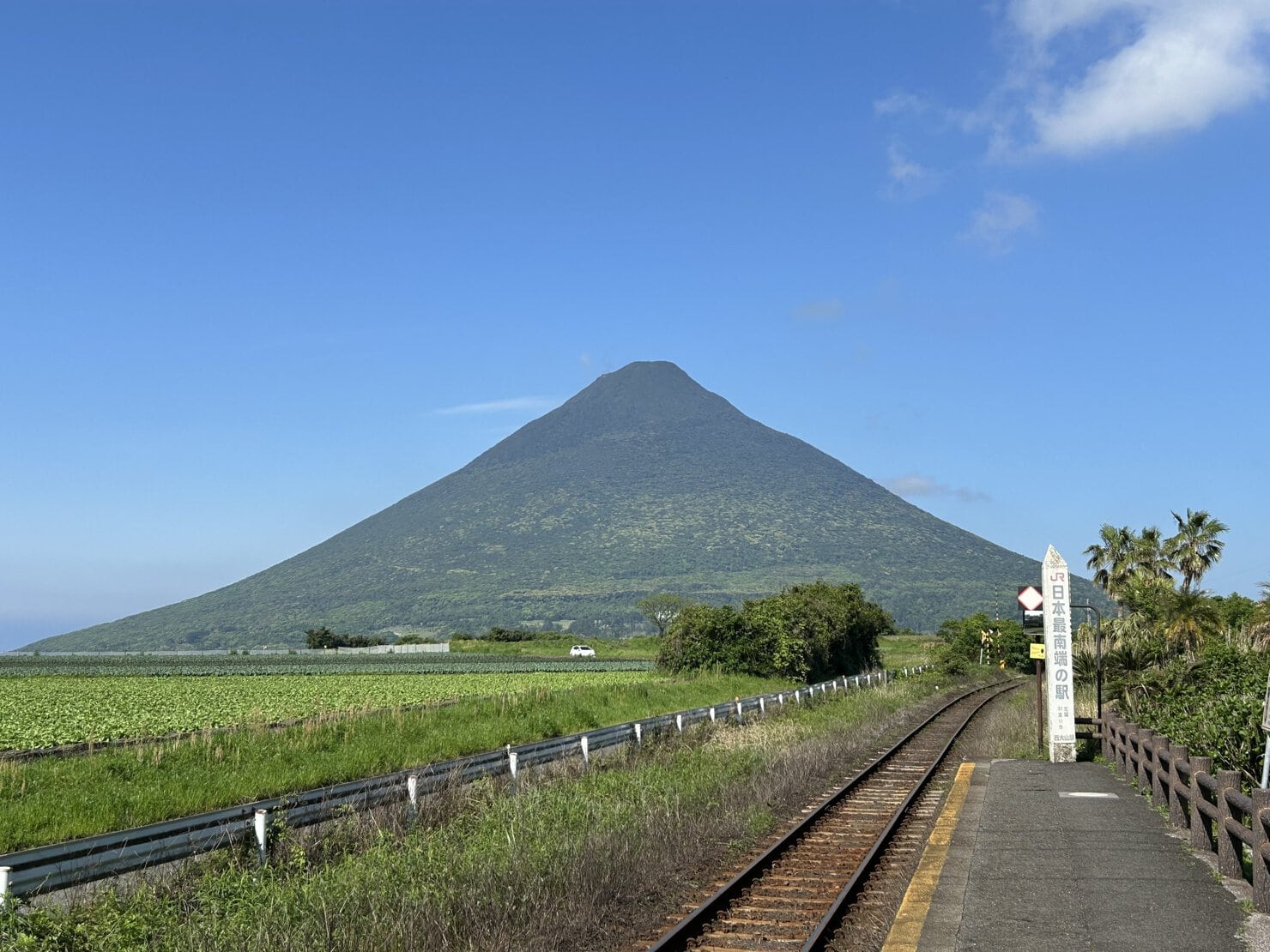 西大山駅から見える開聞岳